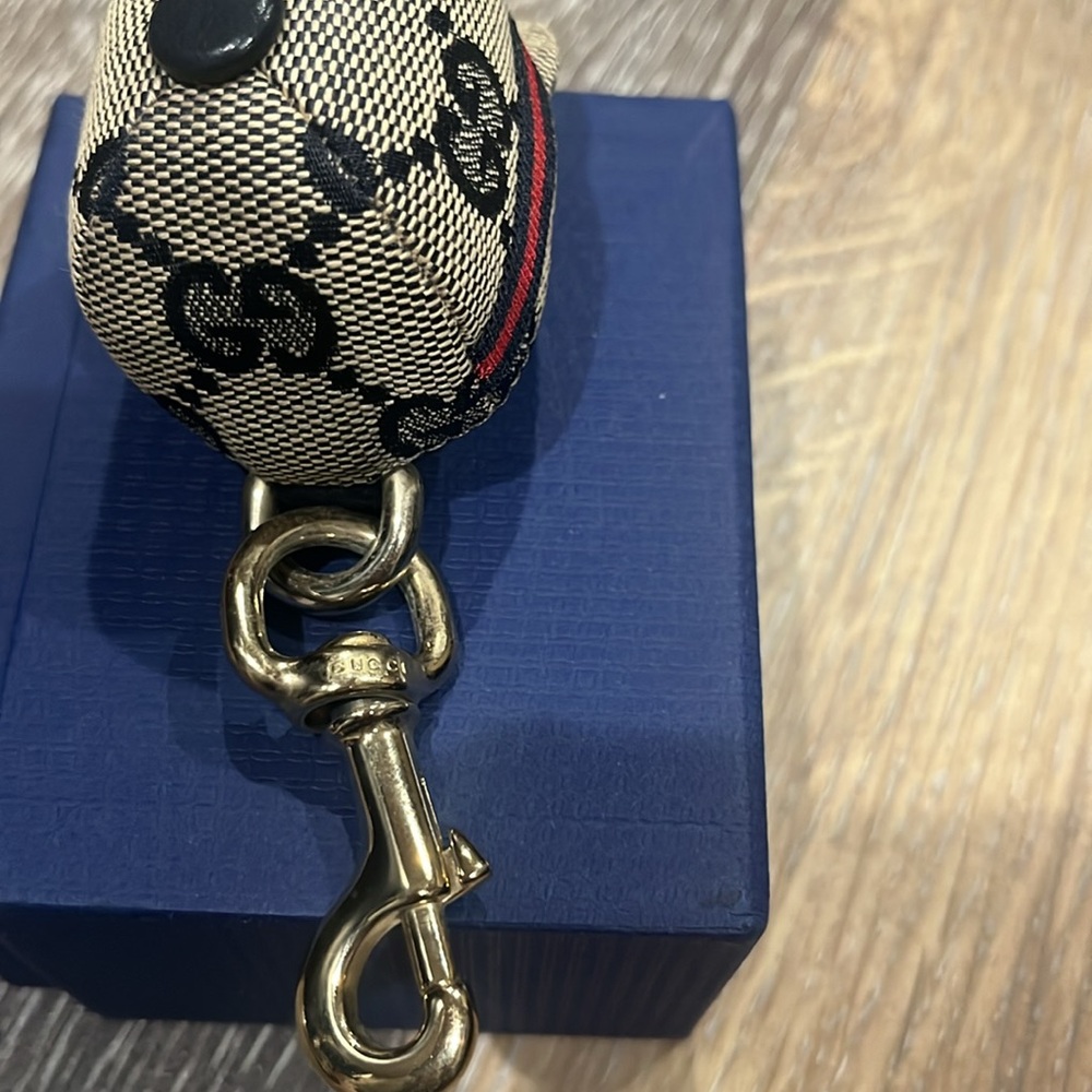 GUCCI baseball cap charm - Picture 3 of 5